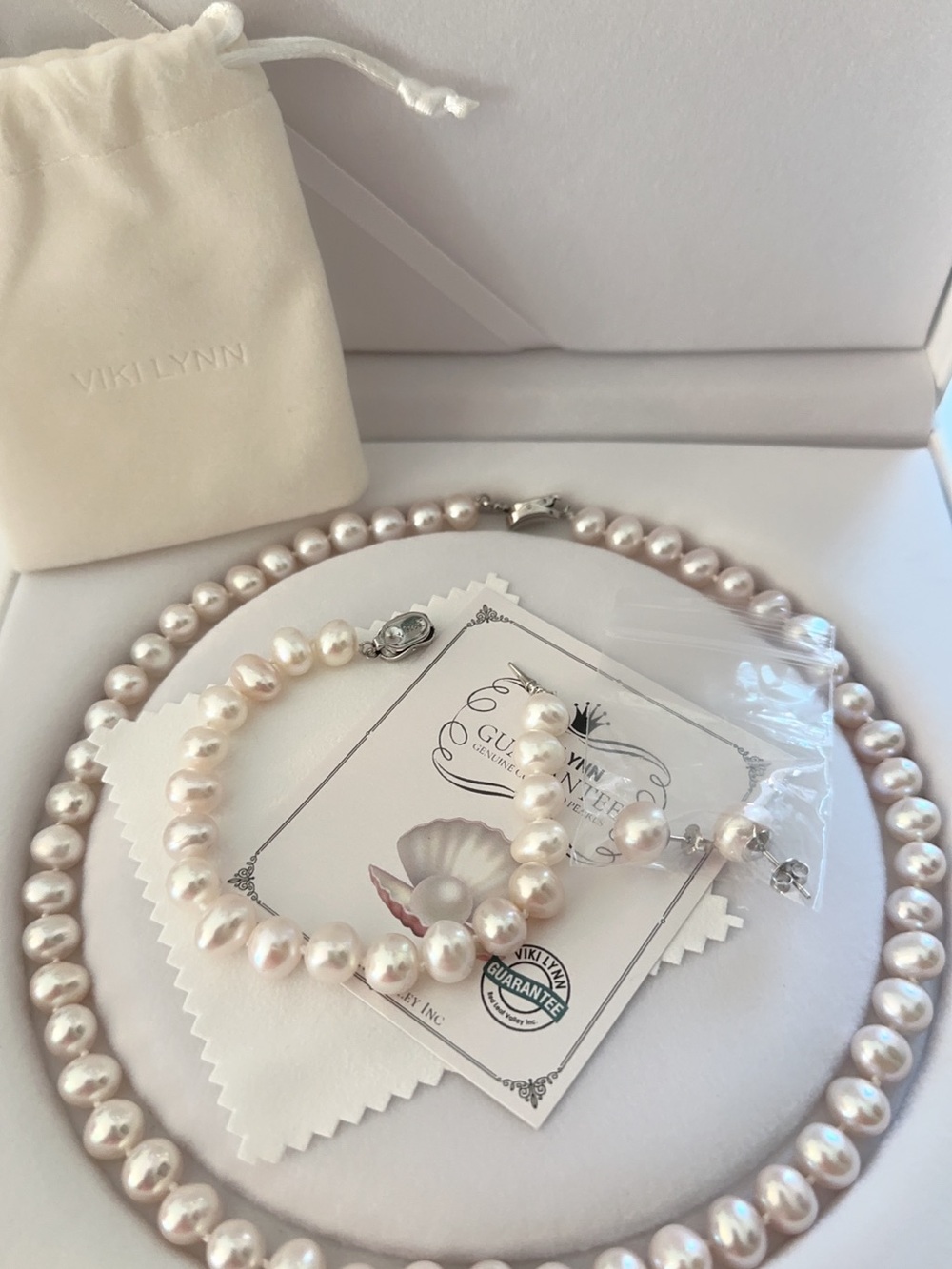VIKI LYNN Pearl Necklace and Bracelet Set with Earrings. 925 stamped. - Picture 2 of 3